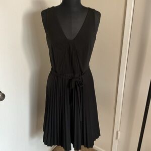 25. NWT Ann Taylor Black Pleated Tie Front Midi Sleeveless Dress Size 6